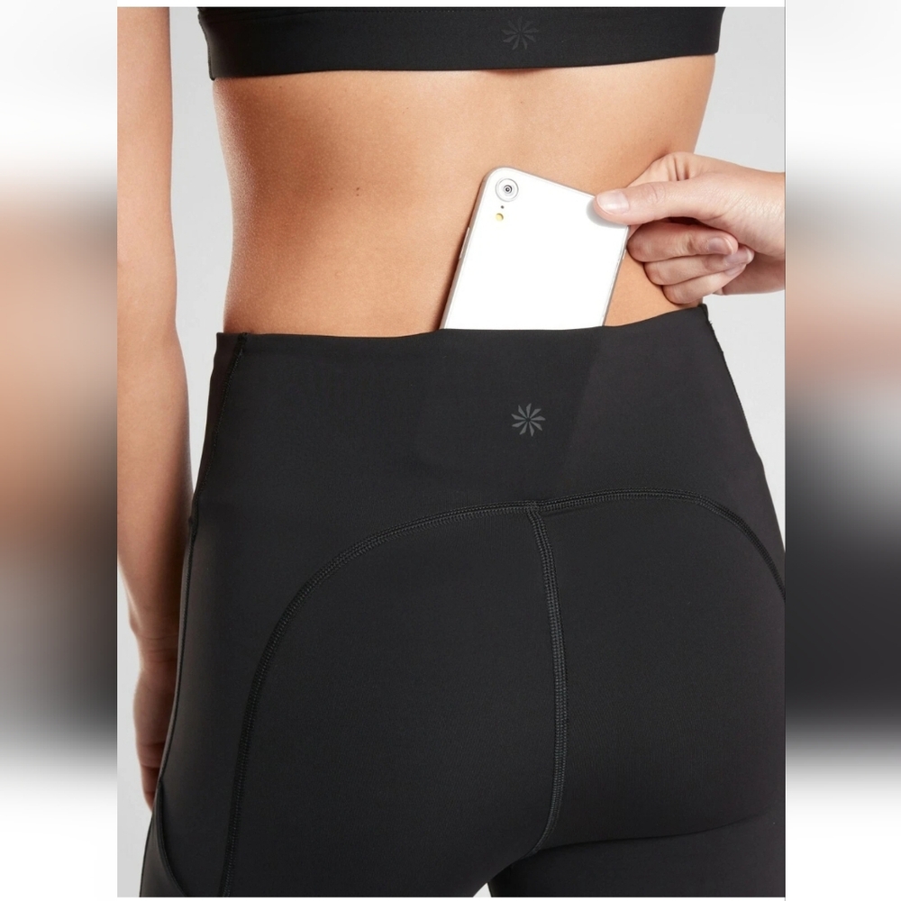 Athleta Ultimate Stash Pocket 7/8 Tights. Size M - Picture 9 of 14